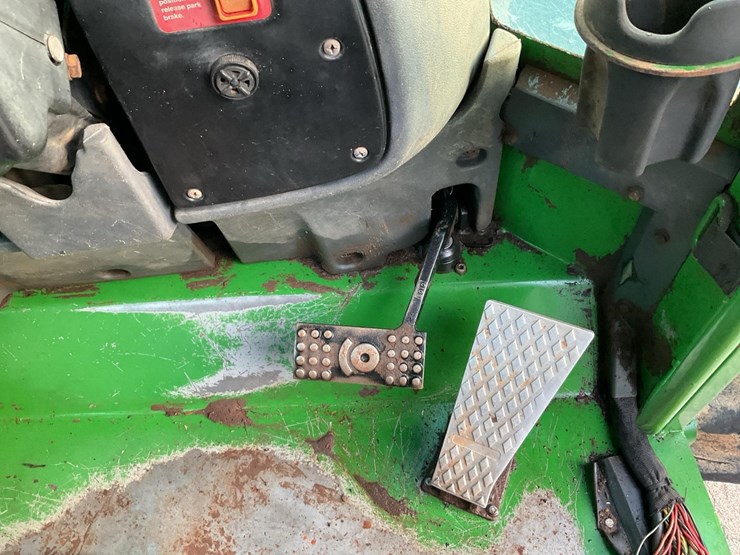 2006-deere-648g-iii-image-27