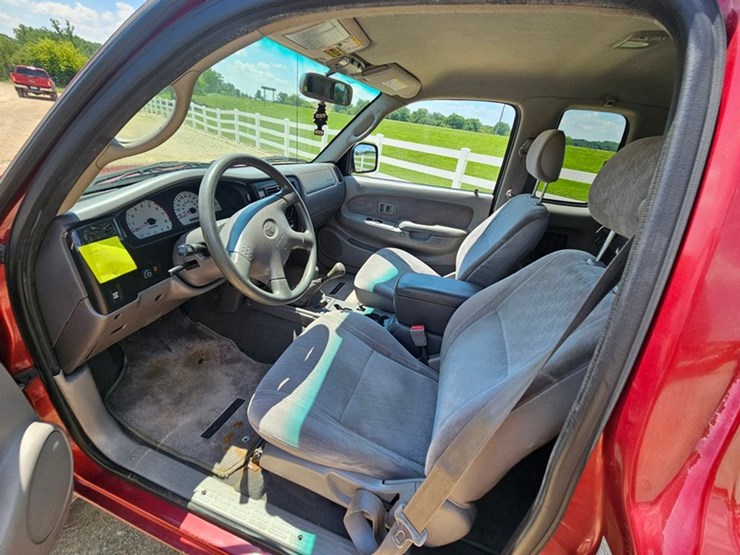 #25-•-2002-toyota-4x4-pickup-truck-image-19
