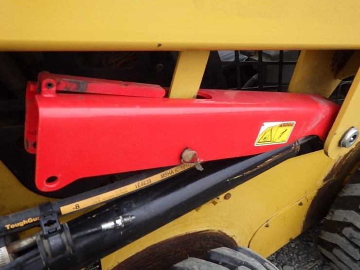 2014-caterpillar-226d3-image-26