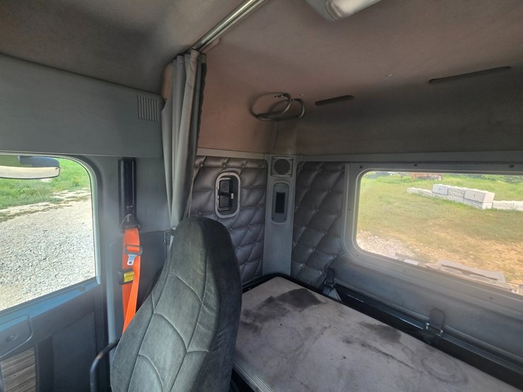 2017-freightliner-122sd-image-62