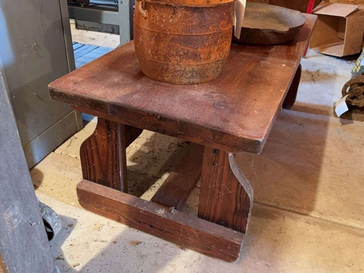 coffee-table-and-cast-iron-cooking-items-image-7