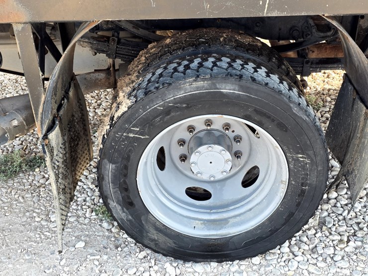 2011-ford-f550-image-15
