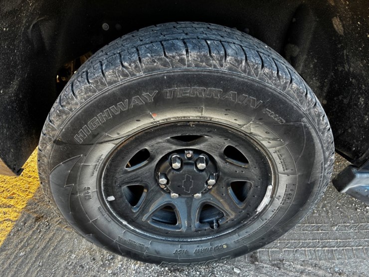 2015-chevrolet-tahoe-image-16