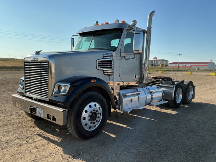 2015-freightliner-coronado-122-sd-image-1