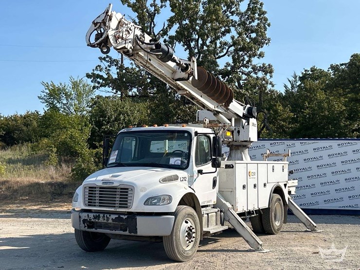 2018-freightliner-m2-106-image-1