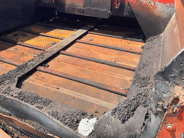 #1675-•-leeboy-tracked-asphalt-paver-image-10