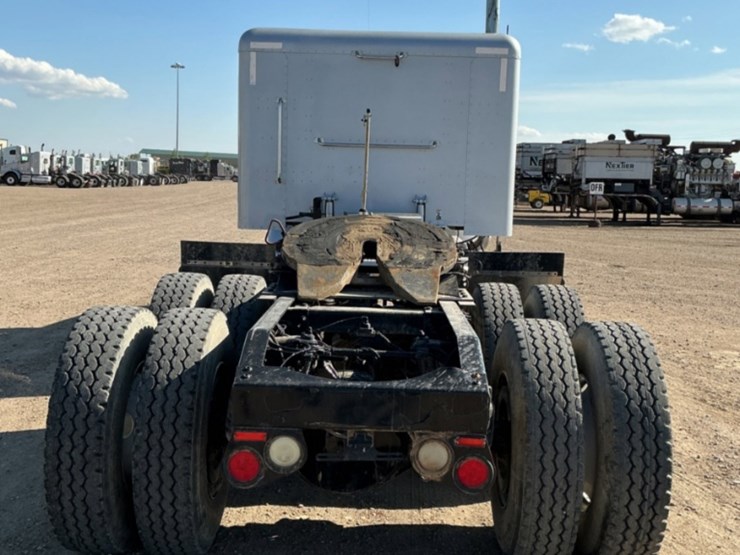 2015-peterbilt-367-image-6