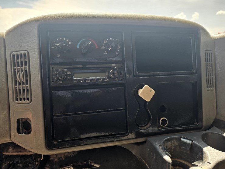2008-international-durastar-4300-image-10