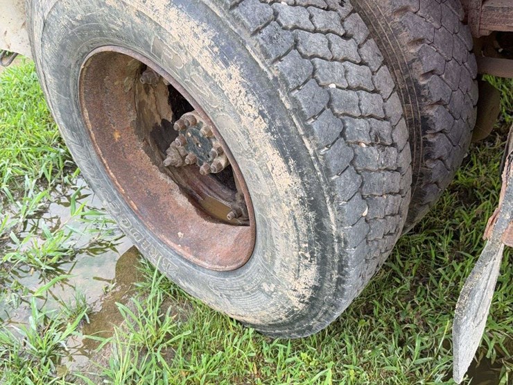 1994-international-dump-truck,-drove-in,-replaced-bed-floor-recently,-retired-state-truck,-battery-disconnect,-vin#-1htsdaan2vh441136-image-5