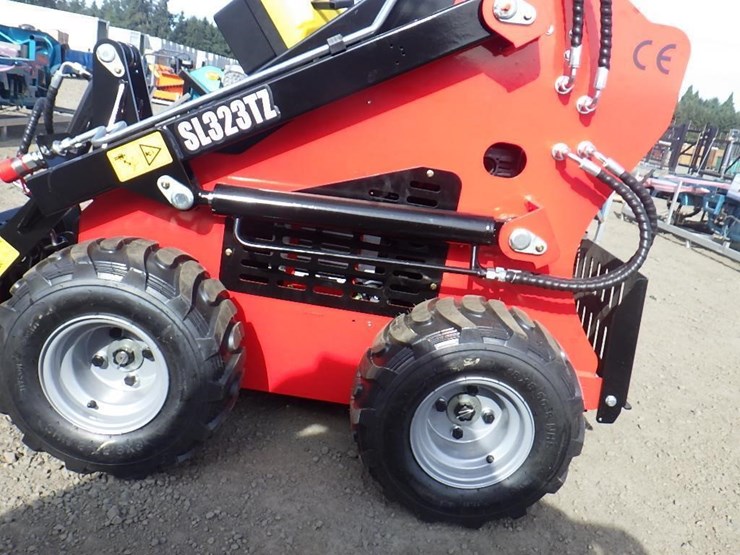2026-sdlool-323tz-skid-steer-loader-image-8