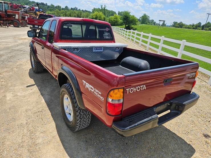 #25-•-2002-toyota-4x4-pickup-truck-image-16