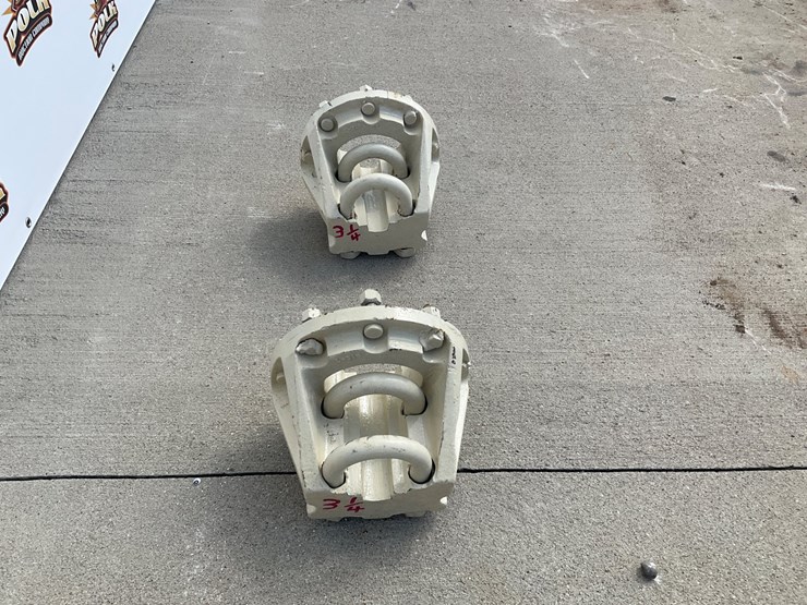 #5032-•-pair-of-3-1/4"-ih-tractor-dual-wheel-hubs-image-4