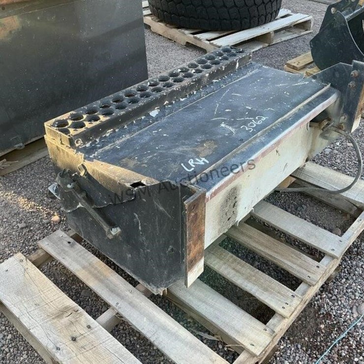 BATTERY BOX TRUCK STEP