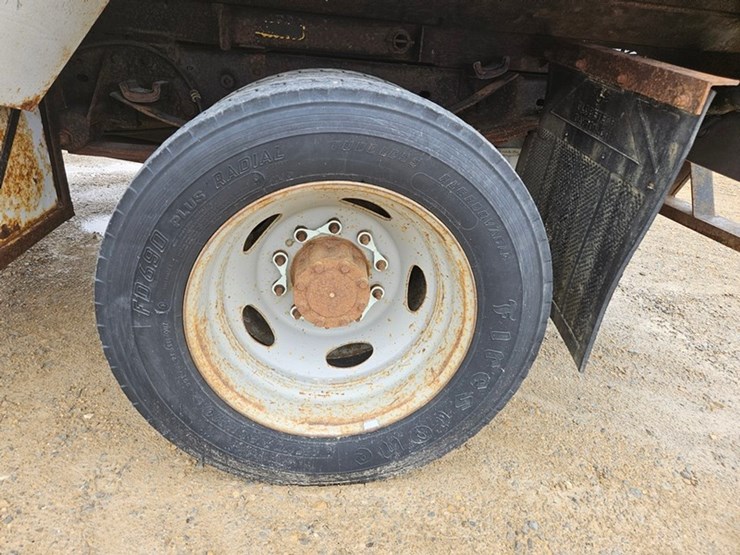 2009-ford-f550-image-37