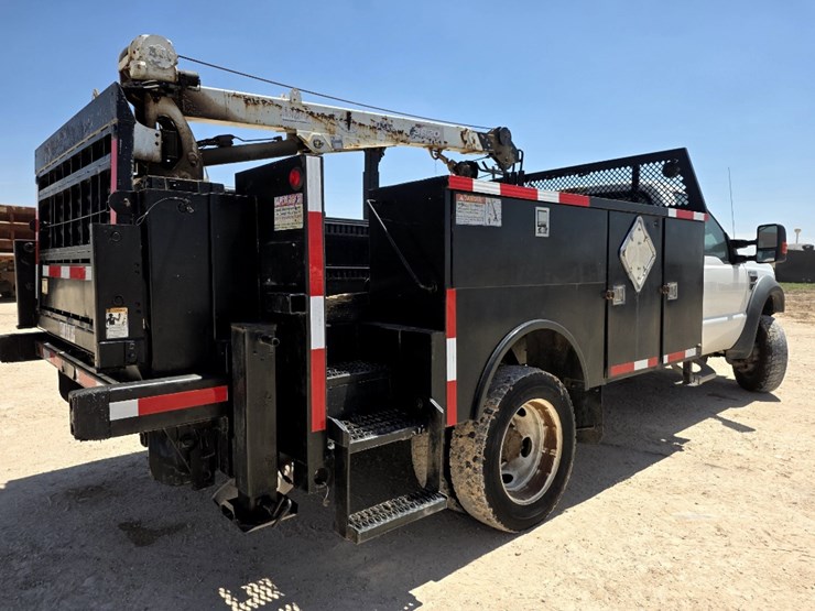 2010-ford-f550-image-9