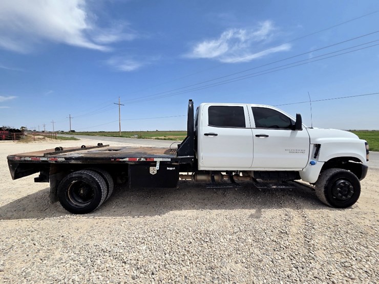 2022-chevrolet-silverado-5500hd-image-4
