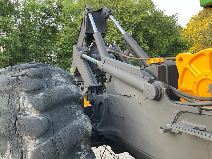2006-deere-648g-iii-image-58