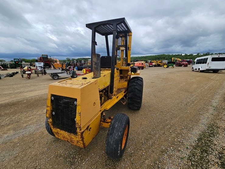 #127-•-case-single-stage-fork-lift-image-5