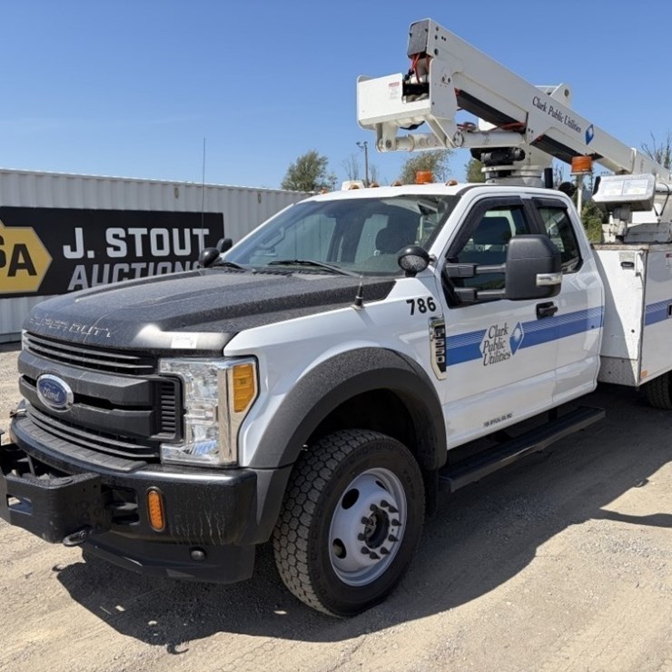 2017 FORD F550