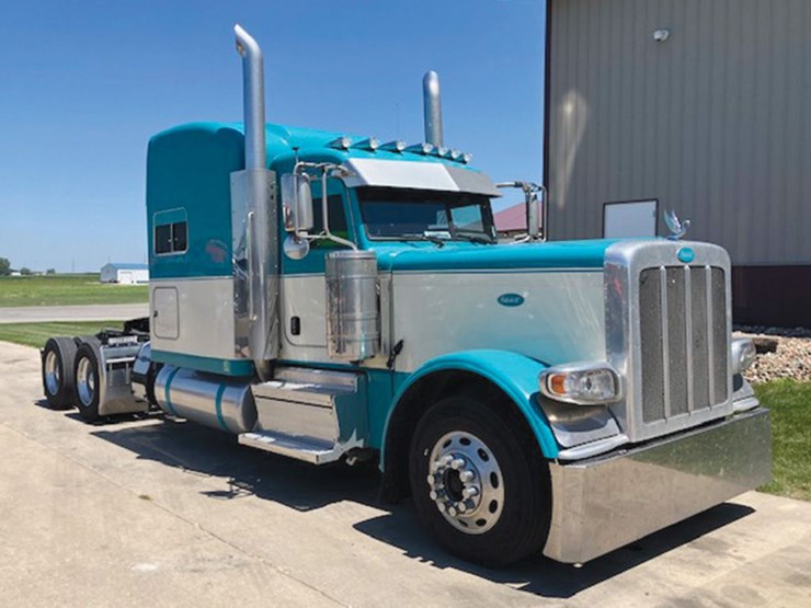 2018-peterbilt-389-image-1