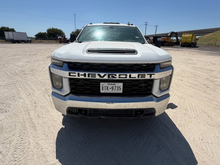 2022-chevrolet-3500hd-image-2