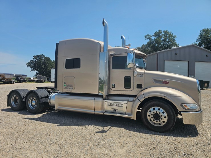 2015-peterbilt-386-image-18