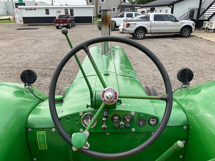 1957-john-deere-820-image-24