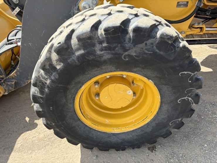 2018-deere-324k-image-10