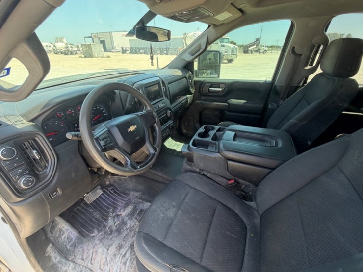 2022-chevrolet-3500hd-image-10