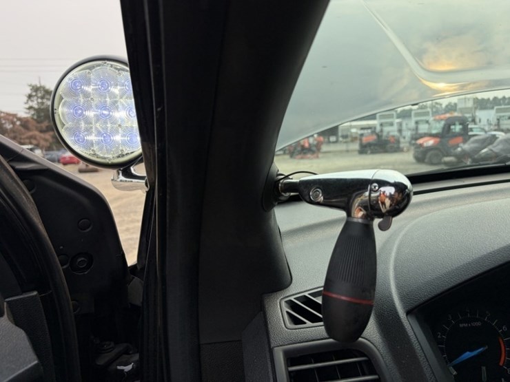 2018-ford-explorer-image-33