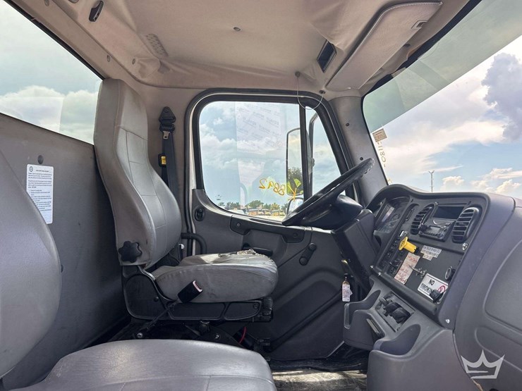 2015-freightliner-114sd-image-24