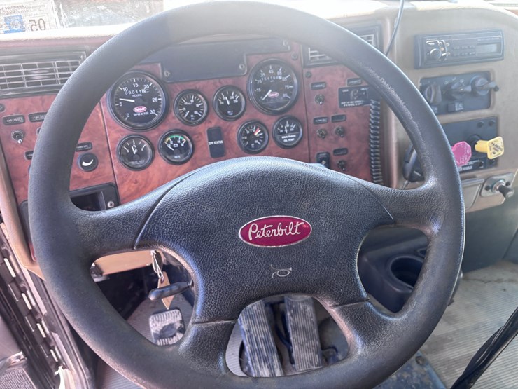 peterbilt-340-image-13