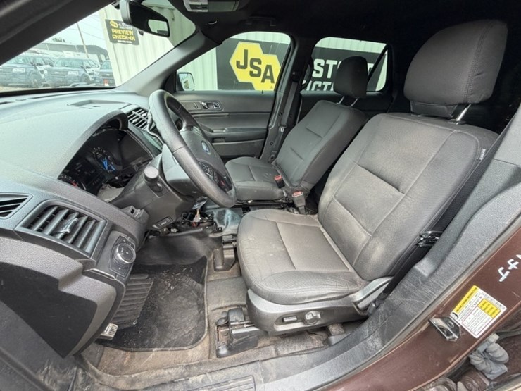 2017-ford-explorer-image-25