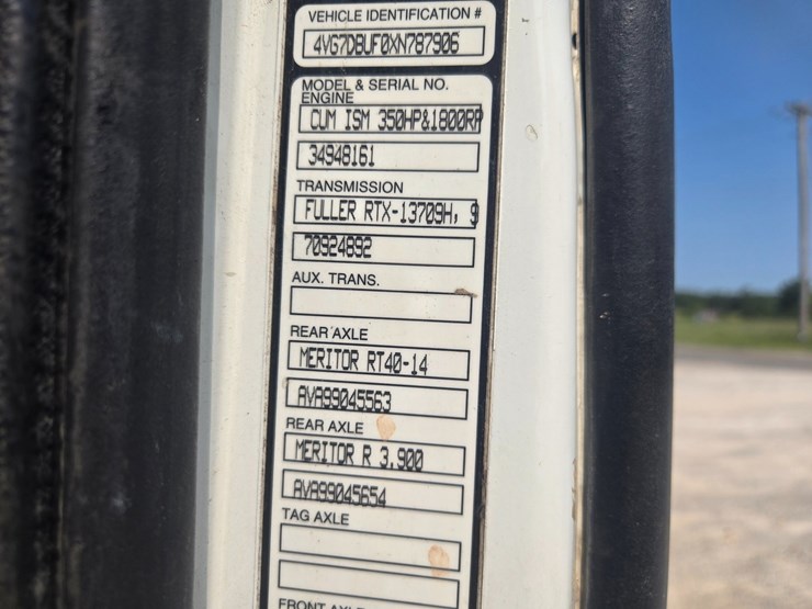 1999-volvo-vn-image-48