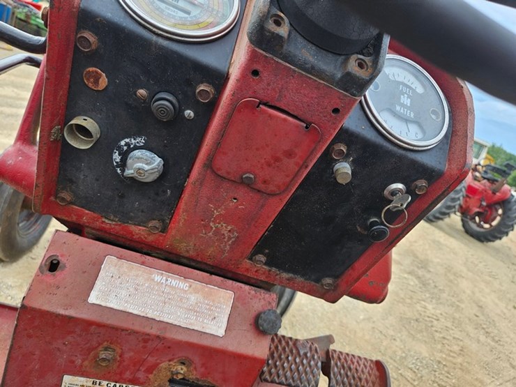 #53-•-interantional-656-farmall-tractor-image-26