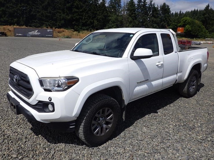 2017-toyota-tacoma-image-1