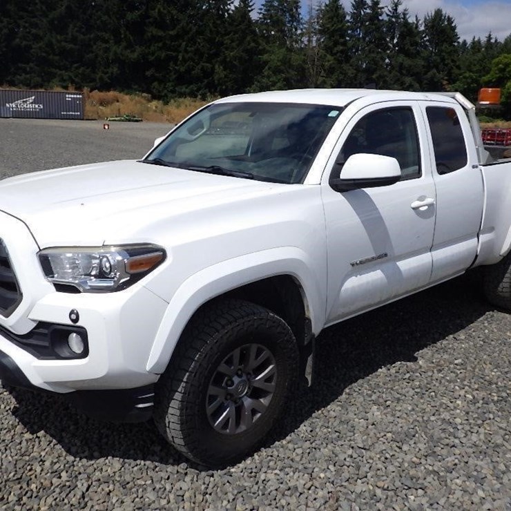 2017 TOYOTA TACOMA