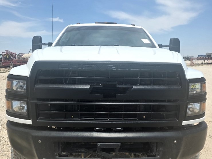 2022-chevrolet-silverado-5500hd-image-2