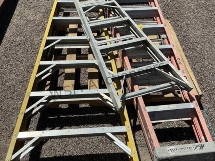 pallet-of-step-ladders-image-5