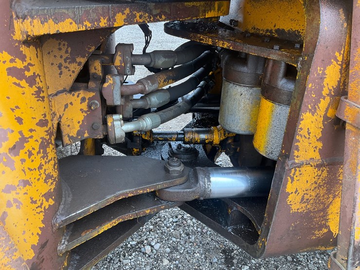 john-deere-444-image-16