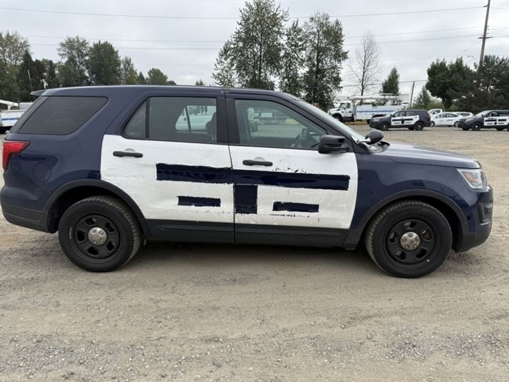2018-ford-explorer-image-3