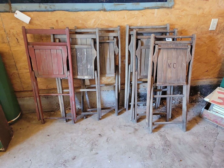 (6)-wooden-folding-chairs-image-2