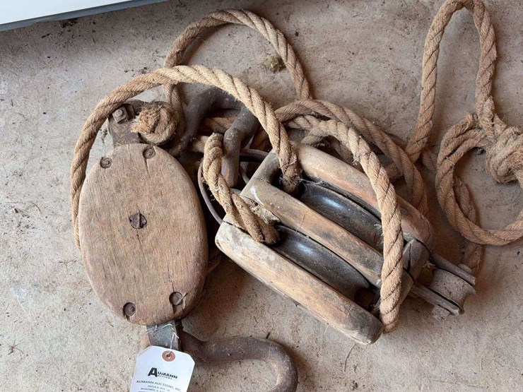 (2)-wooden-pulleys-image-4