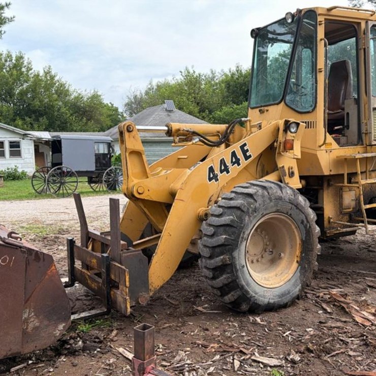 1990 DEERE 444E
