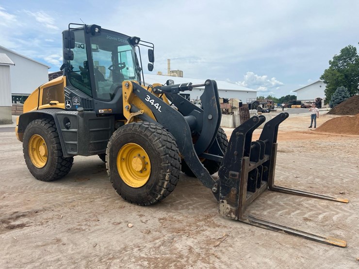 2020-deere-344l-image-7