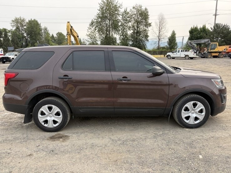2017-ford-explorer-image-4
