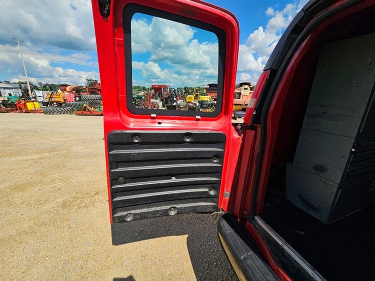2015-chevrolet-g20-image-21