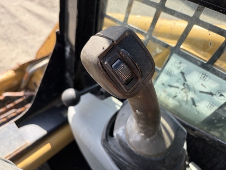2012-caterpillar-236b3-image-20