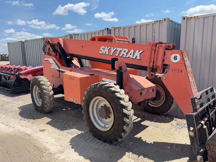 sky-trak-6042-image-2