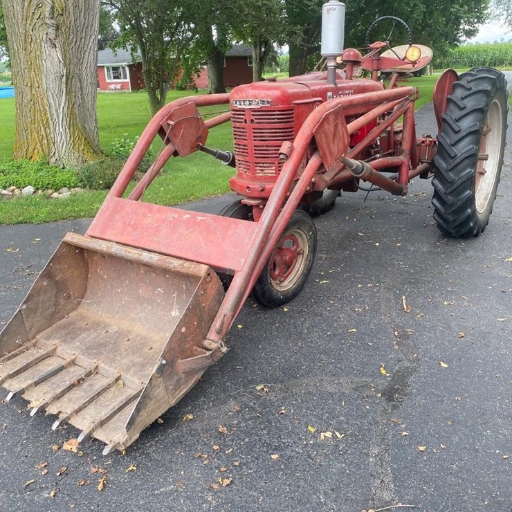 #6067 • 1948 Farmall H Tractor